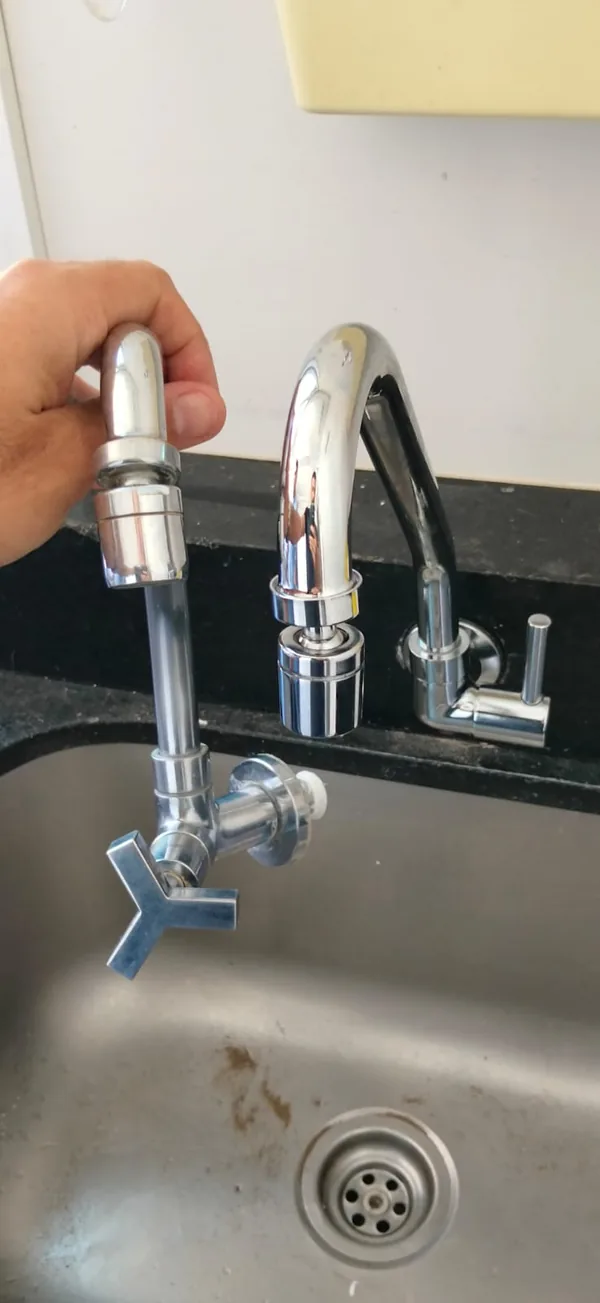 Instalação de torneira em bancada de cozinha em Goiânia
