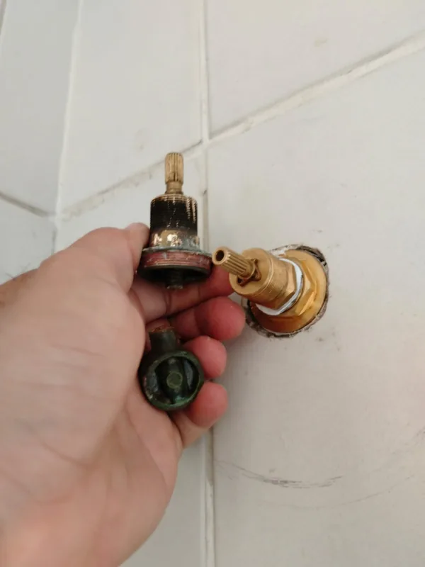 Reparo de registro hidráulico em Goiânia
