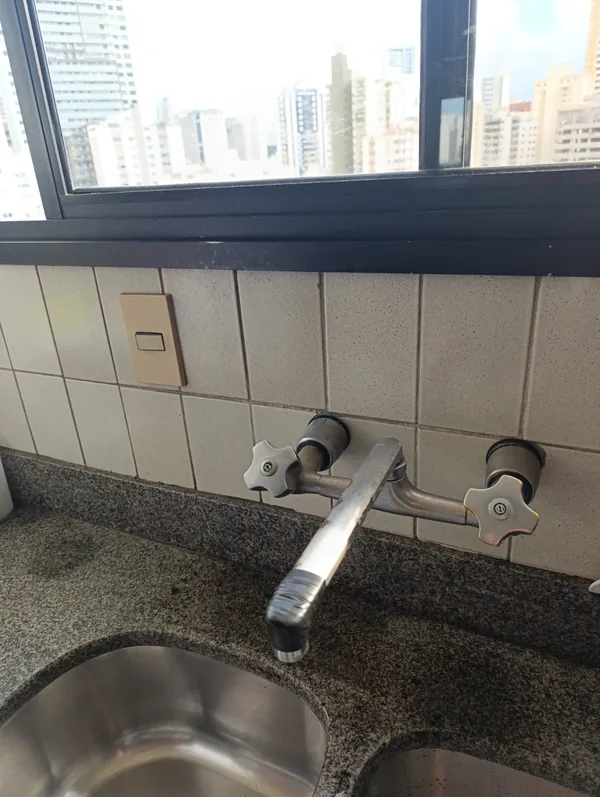Torneira de parede para cozinha em Goiânia